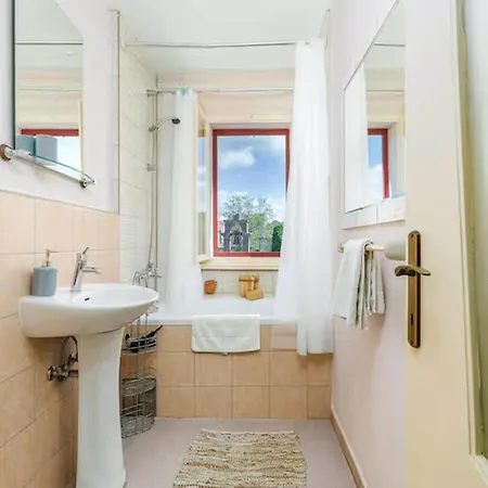 With Perfect Interior * וודניאן