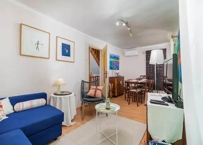 With Perfect Interior וודניאן